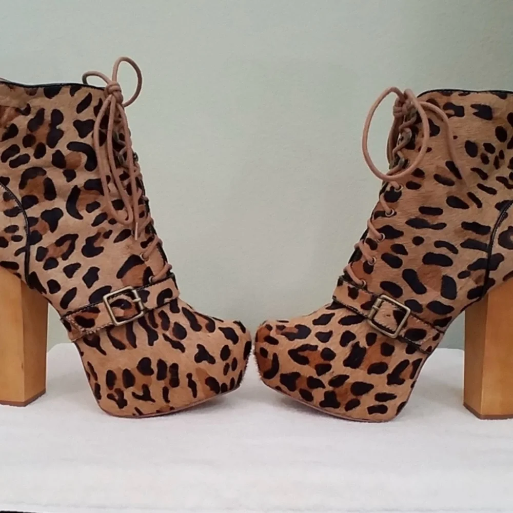 Steve Madden women’s Lita Leopard Calf Hair Boot 6.5